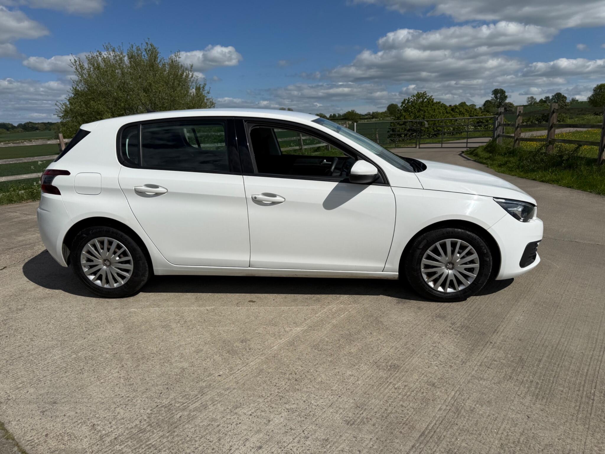 Peugeot 308 1.2 PureTech Access Euro 6 (s/s) 5dr — photo 75 of 100